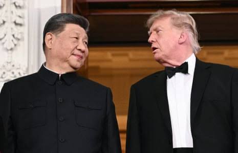 Encuentro diplomático en la Casa Blanca Dos líderes conversan durante una recepción diplomática en la Casa Blanca.