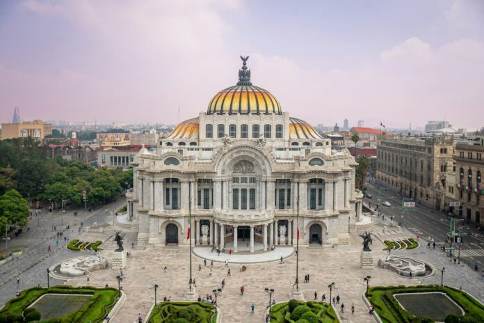 Edificio emblemático de una ciudad latinoamericana