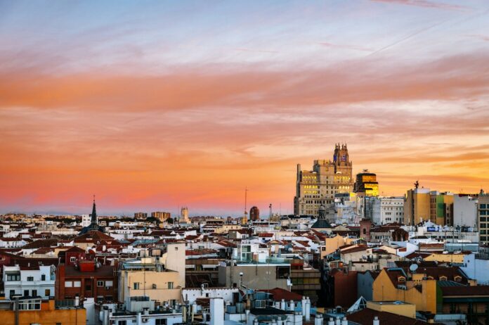 Pasaporte electrónico para dominicanos en Madrid Vista panorámica de Madrid, donde el consulado dominicano comenzará a expedir el pasaporte electrónico