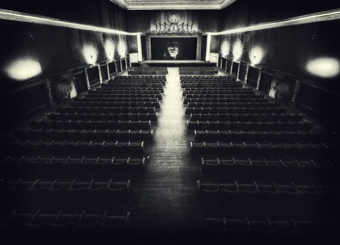 Teatro dominicano de luto por Yamilé Scheker Sala de teatro vacía utilizada como imagen conmemorativa por el fallecimiento de Yamilé Scheker